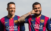 Parceiros na Espanha, Adriano e Dani Alves viram adversários no Brasil. AFP