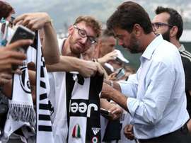 Via i cuffioni dalle orecchie. Goal