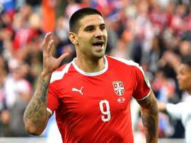 Sérvios jogam bem de cabeça. Goal