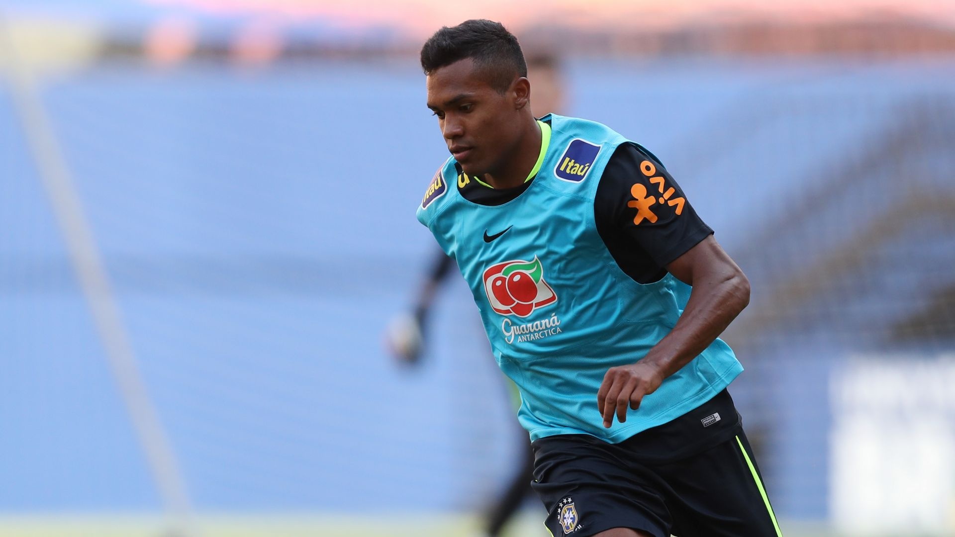 Alex Sandro Se Torna Problema E Não Treina Com A Seleção - BeSoccer