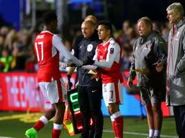 Alexis Sanchez et Iwobi lors d'un changement dans le match de FA Cup entre Sutton et Arsenal. AFP