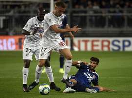 Bousculé et accroché, Lyon ne s'en sort plus. GOAL