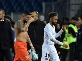 Delort en remet une couche sur Neymar. Goal