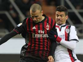 Le défenseur du Milan Antonelli Farias lors d'une action face à Cagliari. GOAL