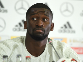 Racismo incomoda zagueiro alemão e FIFA promete ser dura com atos na Copa das Confederações