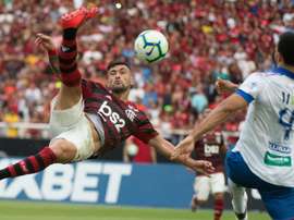 Arrascaeta começa era pós Abel com melhor atuação como garçom no Flamengo.