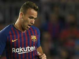 Barcelona: Arthur vê disputa saudável com Vidal e brinca com atrasos de Dembélé