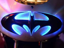 Logo troppo simile a Batman: la DC Comics denuncia il Valencia