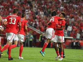 Gigantes do passado avançam para a fase de grupos da Champions League após jogos nesta quarta