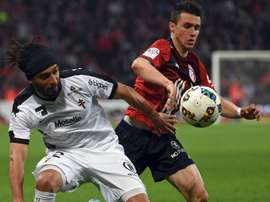Benoit Assou Ekotto et Sebastien Corchia, pendant le Lille-Metz. Goal