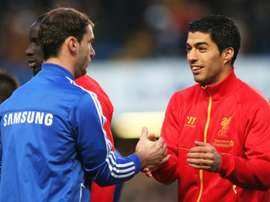 Carragher revient sur un incident entre Suarez et Ivanovic. Goal