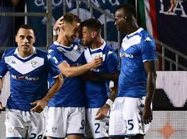 Brescia-Juventus, Donnarumma riceve la maglia da Higuain nell'intervallo. Goal