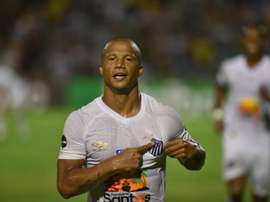 Carlos Sánchez falou sobre o seu papel e a caminhada do Santos. Goal
