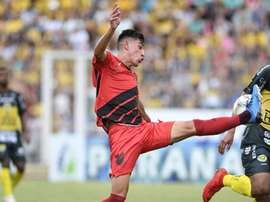 Cascavel assume a liderança do Paranaense após derrotar o Athletico-PR