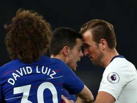 Kane clashed with Azpilicueta at Stamford Bridge. GOAL