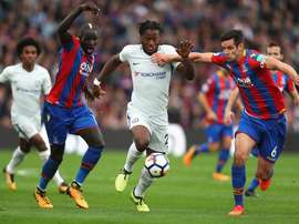 Sakho à la lutte avec Michy Batshuayi lors du match Chelsea - Crystal Palace. GOAL
