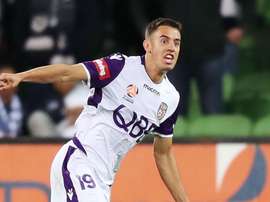 Ikonomidis snatched the spoils for Perth Glory. GOAL