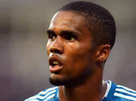 Douglas Costa denies baseless Man United rumours.