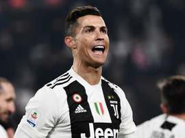 Cristiano autografa maglietta. Goal