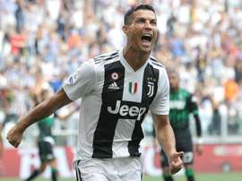 Ronaldo ouvre sa bouteille de ketchup. Goal