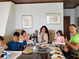 Cristiano Ronaldo celebrou a Páscoa com um almoço em família. Twitter @Cristiano
