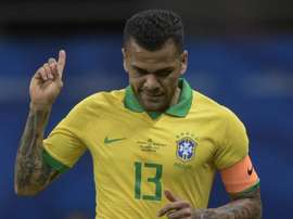 Dani Alves: Juve entra forte na briga com Inter e City