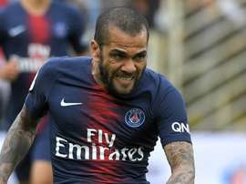 Alves pourrait quitter Paris. AFP