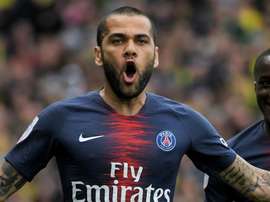 Dani Alves ne ferme pas la porte à un départ. Goal