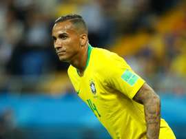 O lado direito do Brasil continuará sendo um problema para Tite. Goal
