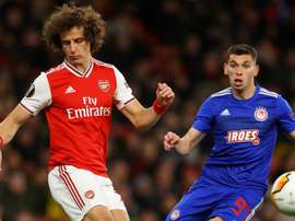 Arsenal cai na Europa League e torcida se revolta com David Luiz