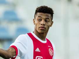 Neres fala da emoção de conhecer Robben. Goal