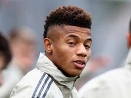David Neres extends Ajax contract. GOAL
