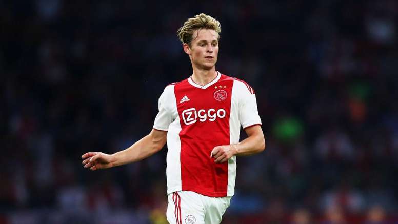 Barcelona Is Best Option For Frenkie Besoccer
