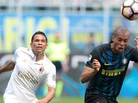 Les joueurs de l'Inter Milan et l'AC Milan, lors du derby de Serie A. AFP