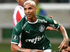 Deyverson repercute na web por causa de nova tatuagem. EFE