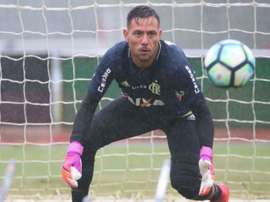 O ex-Valencia é o titular da equipe. Goal