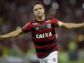 Diego fica ou volta para a Vila? Goal