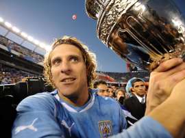 Diego Forlan holds 2011 Copa America trophy. Goal