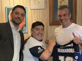 Maradona presentato dal Gimnasia. Goal