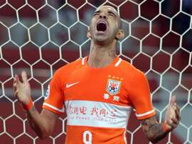 Jiangsu Suning tenta negociar saída de Ramires para contratar Diego Tardelli