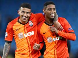 Tete n'a pas encore choisi entre Manchester United et Liverpool. Goal