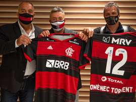 Em apresentação, Domènec se derrete pelo Flamengo. EFE