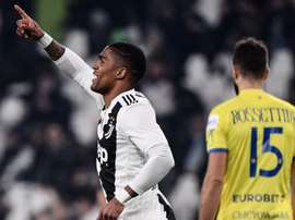 Douglas Costa 'se queda'. Goal