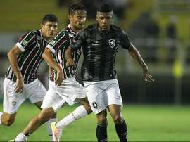 Zagueiro interessa ao 'Verdão' e ao 'Timão'. Goal
