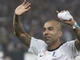 Jadson, em forma, joga em qualquer time do Brasil, diz Emerson Sheik. Goal