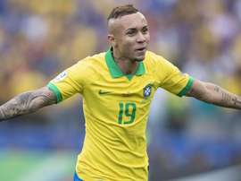 Arsenal conta com Edu para contratar Everton Cebolinha. Goal