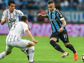 Tardelli and Braz goals lift 10-man hosts