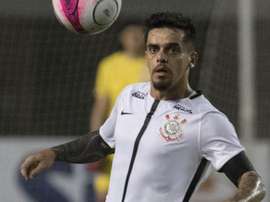 Corinthians emite nota com laudo médico de Fagner, que será titular contra o Flamengo