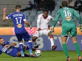 François Kamano et Mathieu Peybernes lors d'un match de Ligue 1, Bastia face à Bordeaux. GOAL