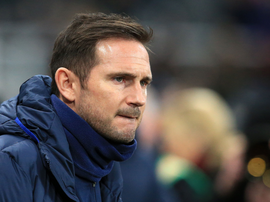 Tony Cascarino tacle Lampard. GOAL